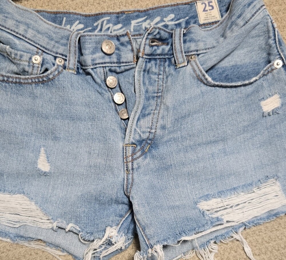We The Free - FP Distressed Denim Shorts - Women Size 25